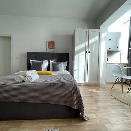 Bricks Studio Apartments ティラナ エクステリア 写真