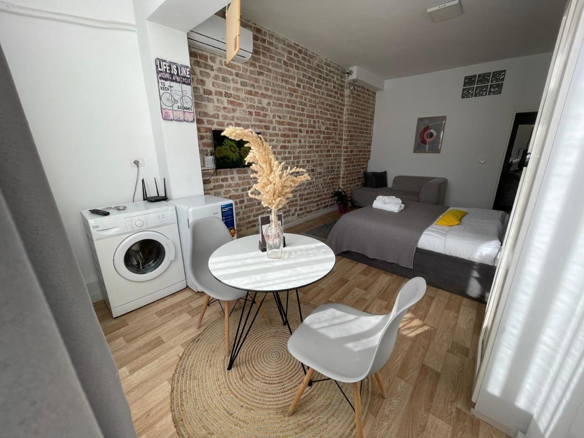 Bricks Studio Apartments ティラナ エクステリア 写真