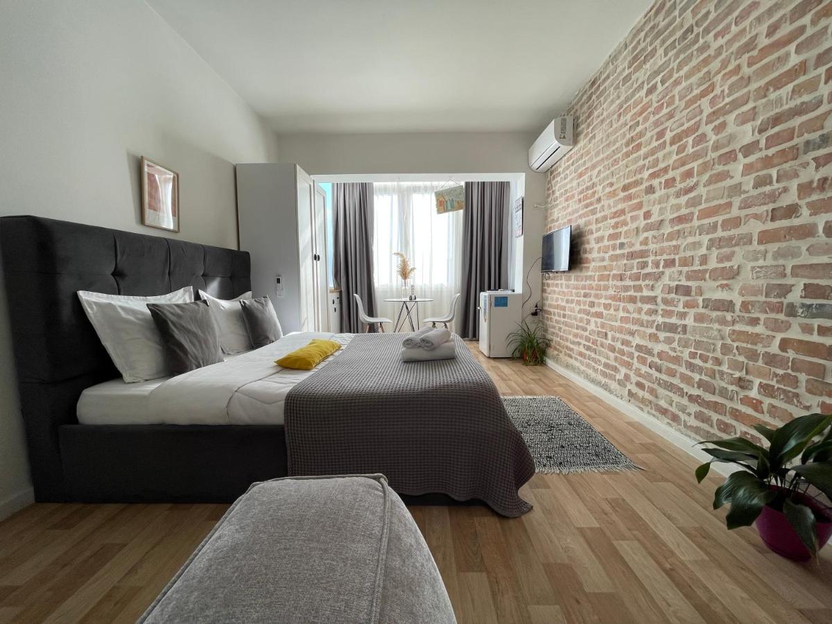Bricks Studio Apartments ティラナ エクステリア 写真