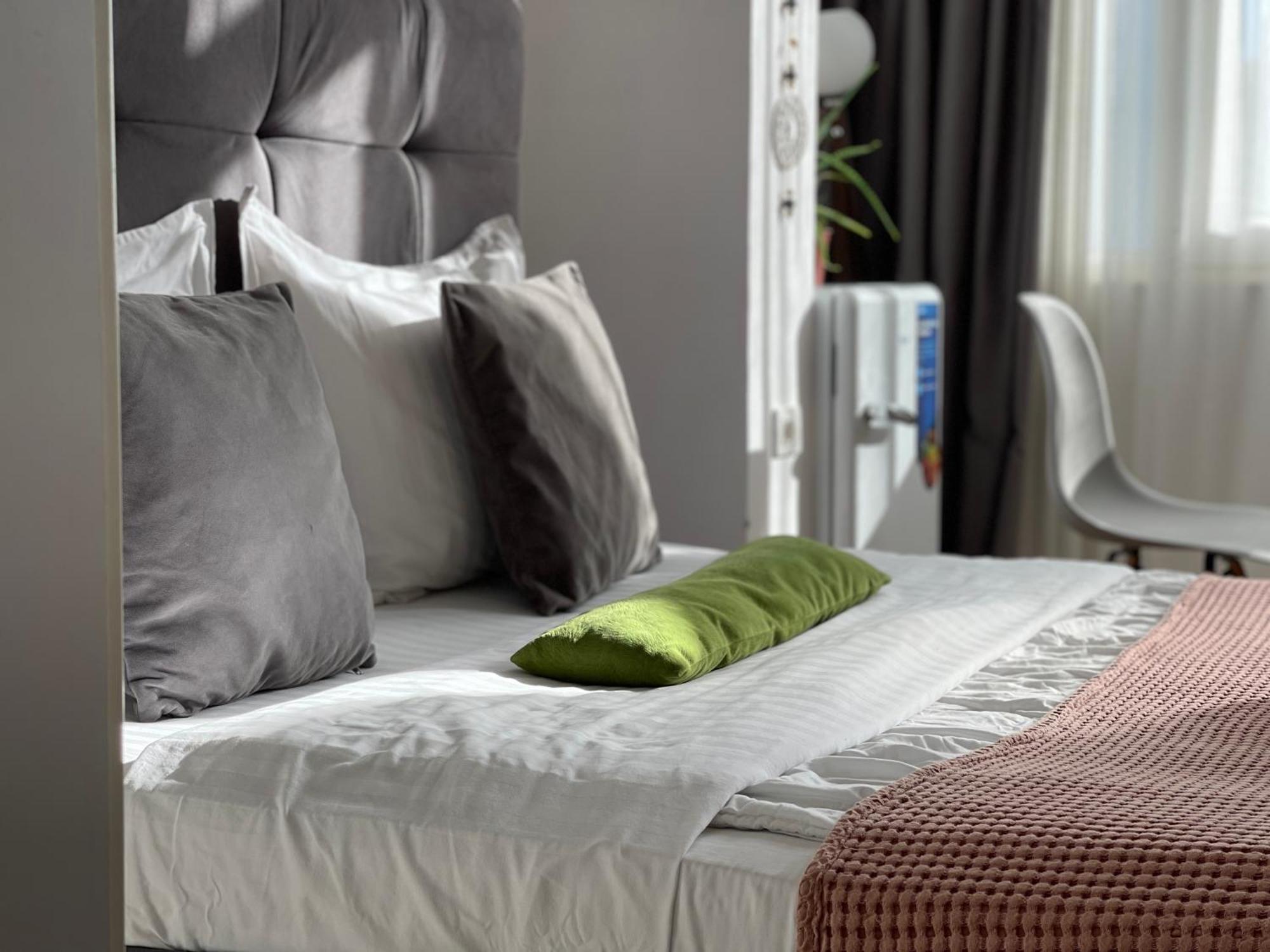 Bricks Studio Apartments ティラナ エクステリア 写真