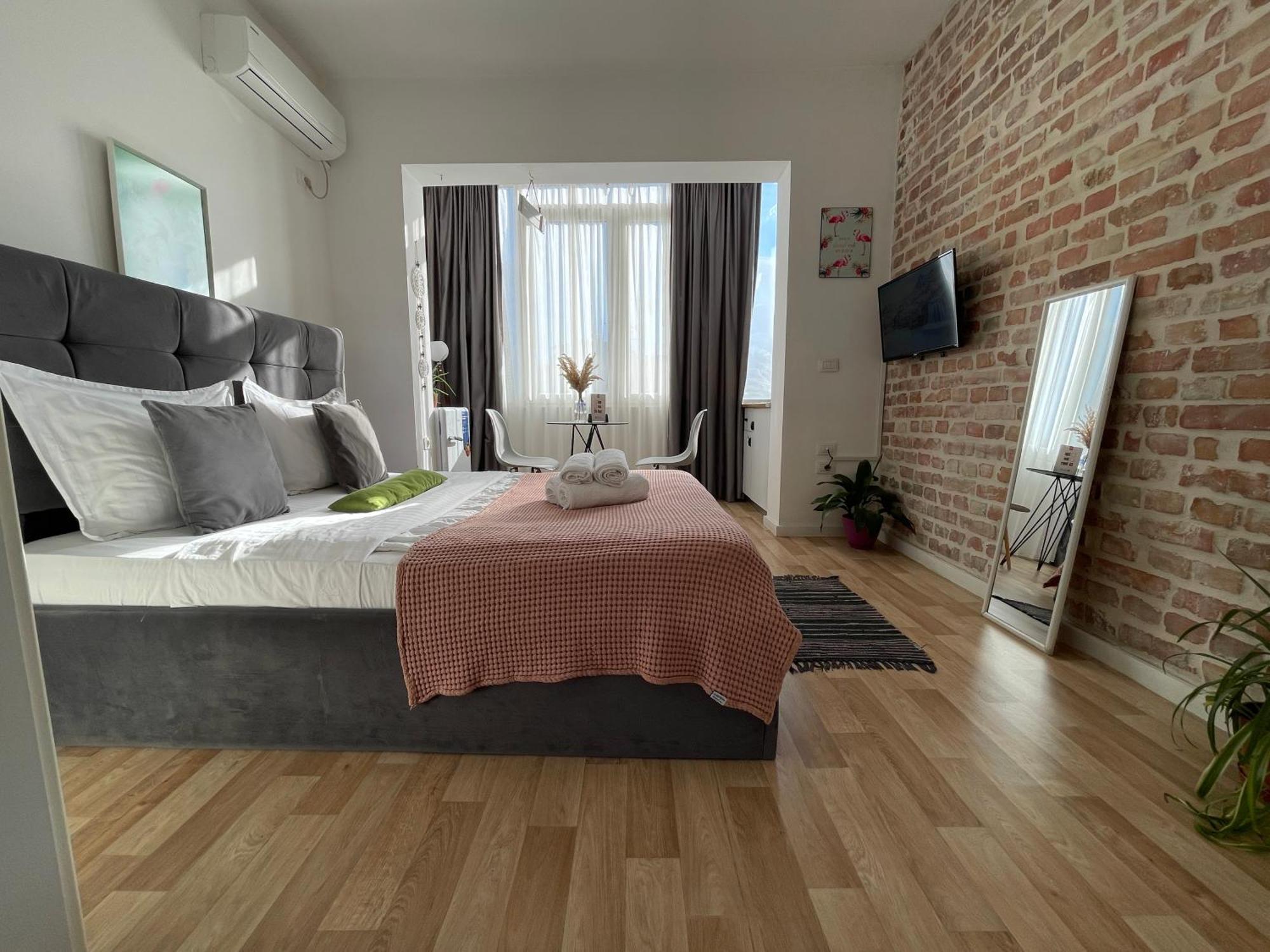 Bricks Studio Apartments ティラナ エクステリア 写真