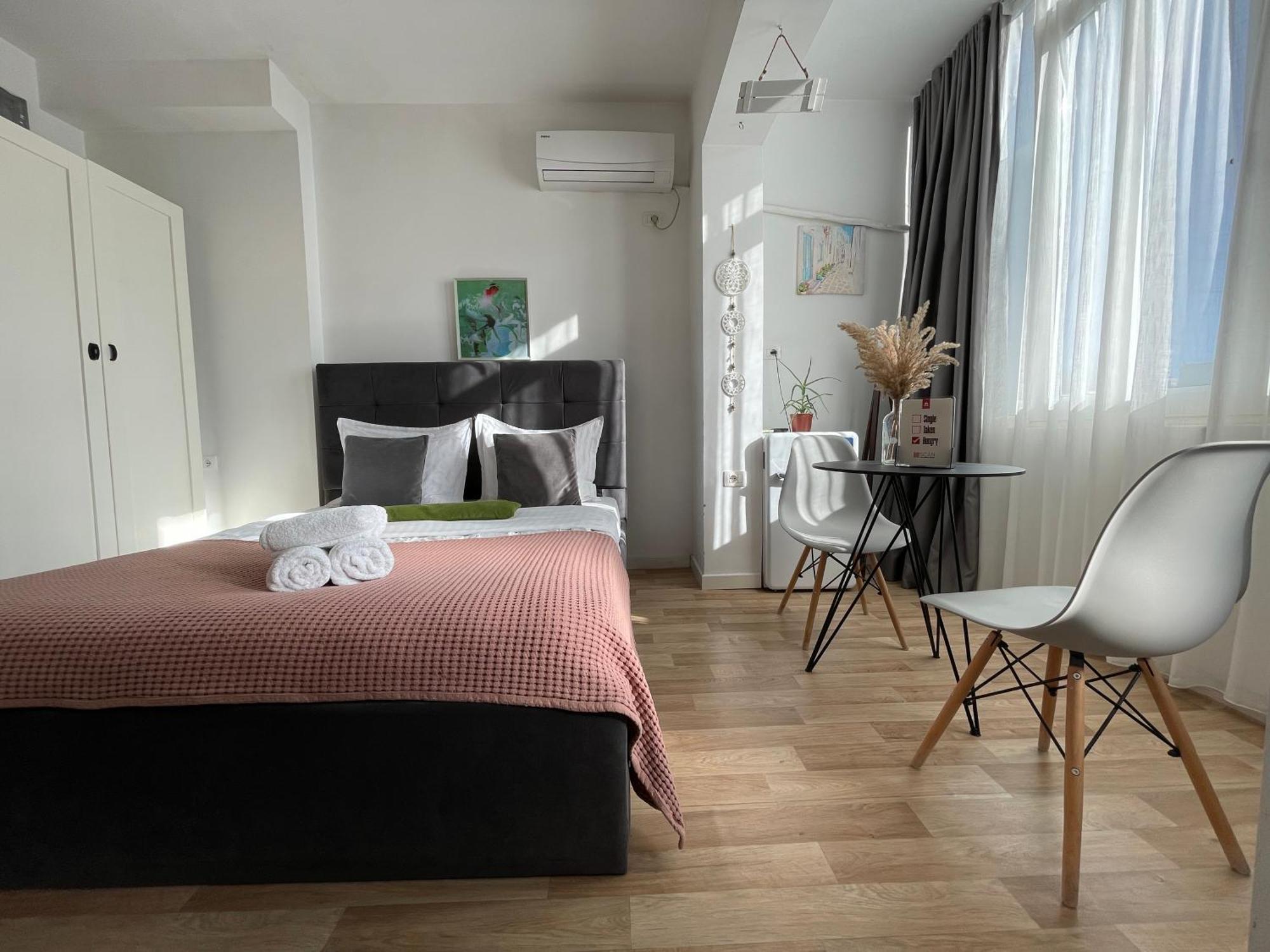 Bricks Studio Apartments ティラナ エクステリア 写真