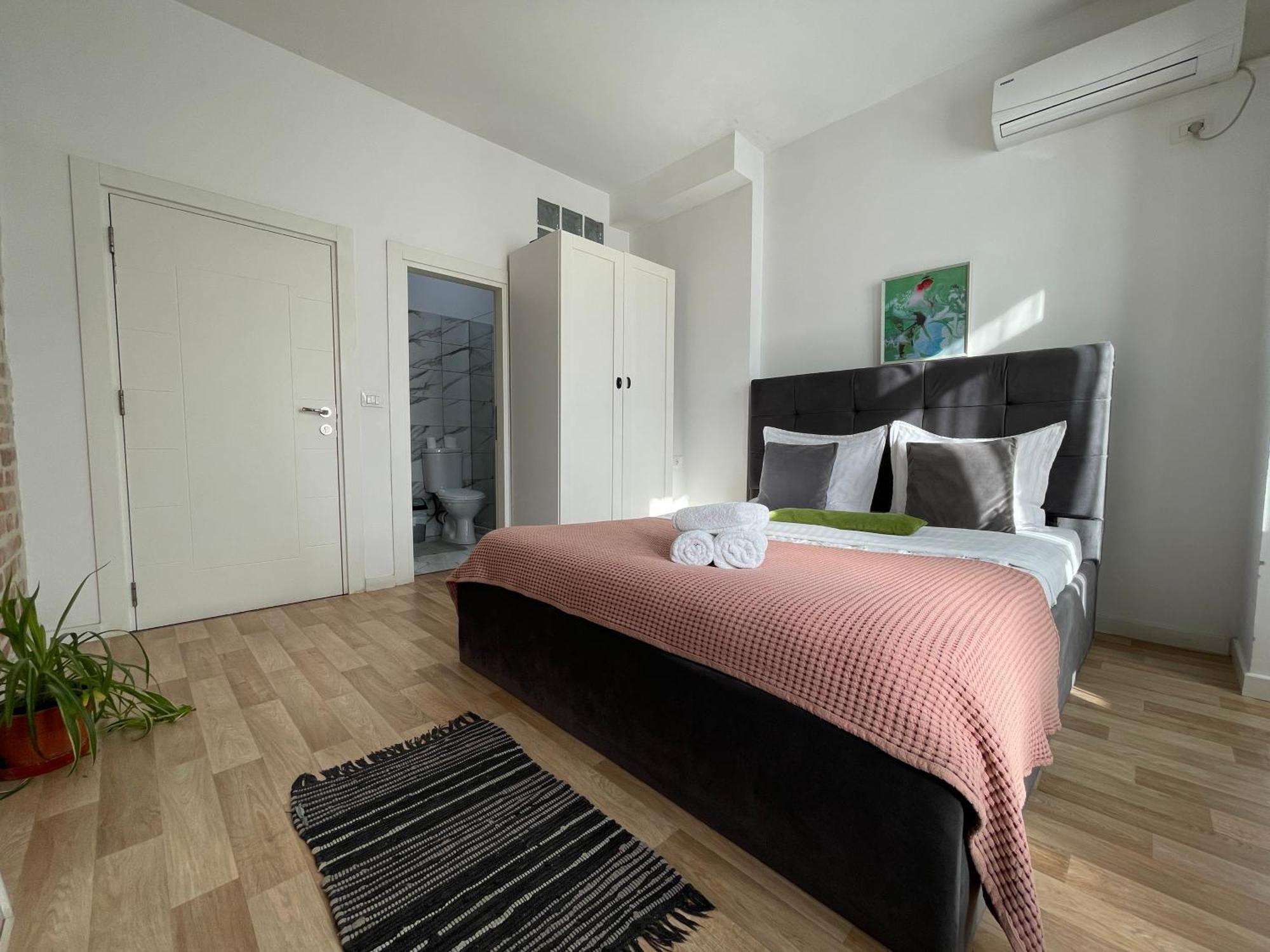 Bricks Studio Apartments ティラナ エクステリア 写真